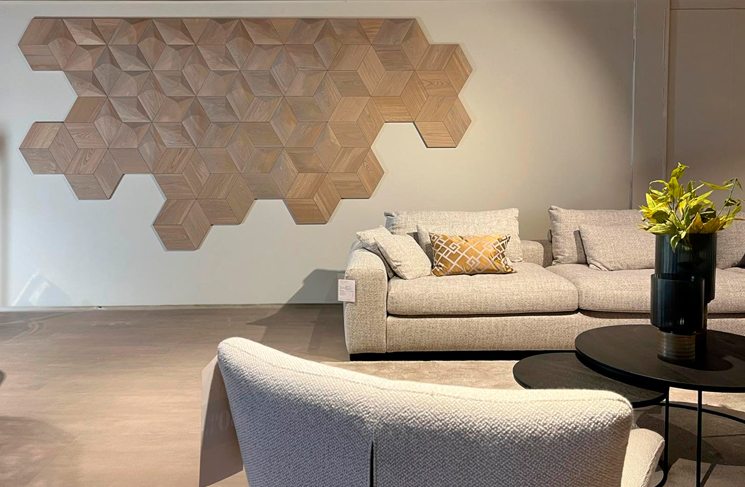 Japandi stijl wandontwerp met houten wandpanelen van Wallmakers bij Wooncentrum Veerman